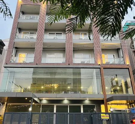 Zen Suites Gurgaon - Luxe Stays Collection Отели рядом со станцией Gurgaon Railway Station