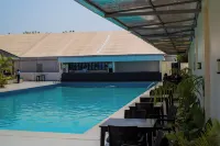BON HOTEL EKITI - С бассейном
