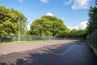 Country Home with Tennis Court & Hot Tub Hotels in Lower Dicker