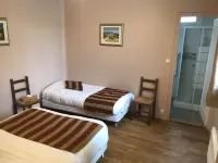 HÔTEL les Iris Hotel a Tourny