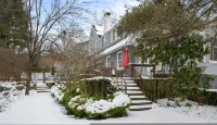 Knoll Shoal Cornwall Hotels near Dalton Defenders and Coffeyville History Museum
