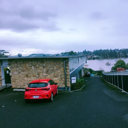 Waterfront Lodge Motel
