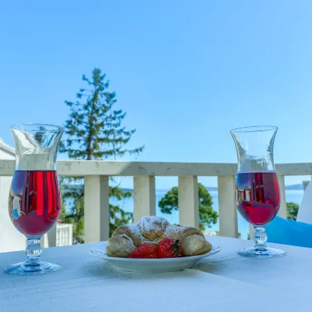 Hotel Riva Kaštela with Swimming Pool Отели рядом с достопримечательностью «ВМБ Лора»
