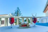 Hotel Riva Kaštela with Swimming Pool Hotels in Kastel Kambelovac