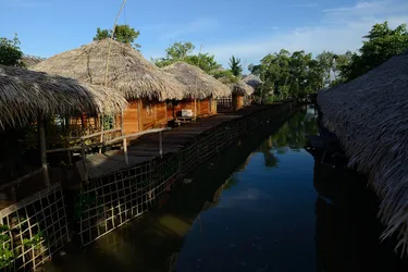 รูปภาพของท่าเรือปากประ บ้านต้นลำพู