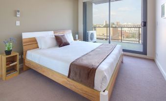 Zara Tower – Luxury Suites and Apartments