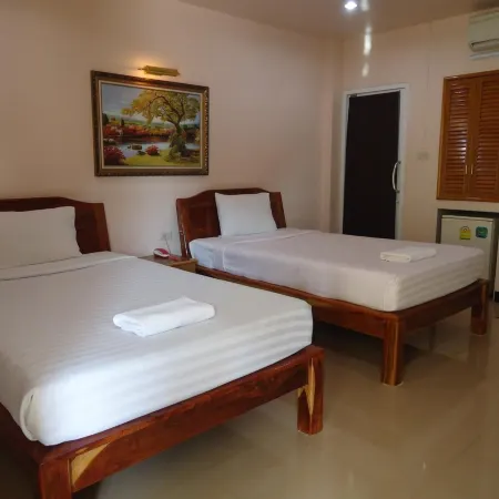 Phadaeng Hotel