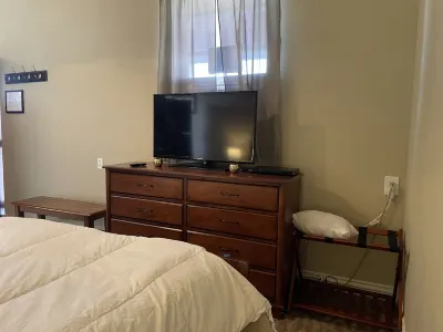 Llama-Stay at Spooky Tooth Ranch – Mtn Views!! Hotel a Windsor