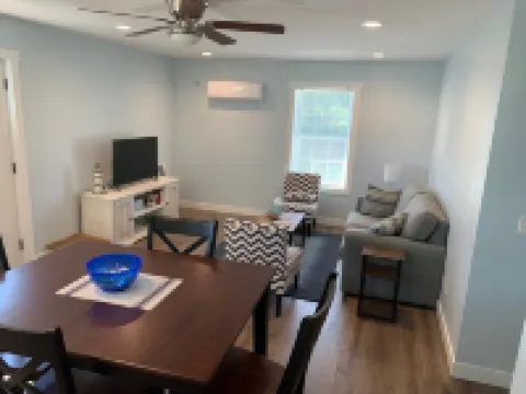 Brand new 2 bedroom carriage house with patio in the heart of Frankfort!