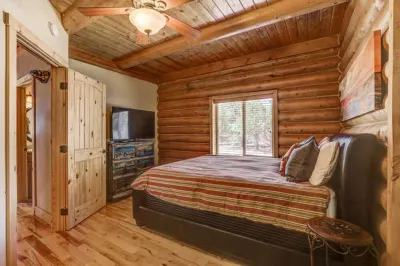 Cozy authentic 5 bedroom cabin minutes from Zion