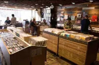 Charming Vintage Farmhouse 1 bedroom Garden Oasis