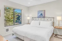 Ski-in/Ski-Out and Creek Views - Charming Alpine Retreat