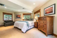 Charming Escape with Hot Tub and Pool Table - Delightful Mountain Haven