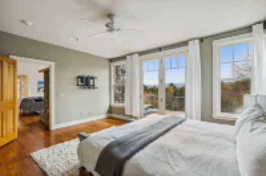 Mountain Views and Private Pond - Charming Family Retreat