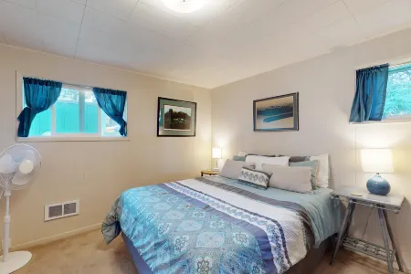 Sweet cabin with large deck, free WiFi, near 2 state parks - great surf Отели рядом с достопримечательностью «Уэстпарк Маритайм Музеум»