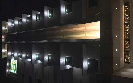 Dalian Peak Hotel Отели рядом с достопримечательностью «Филдс-авеню»