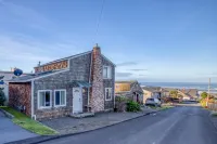 Cozy Cottage with Expansive Deck - Charming Ocean View Retreat