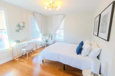Breathtaking City Views and Private Deck - Stunning Urban Oasis Hotel di 
