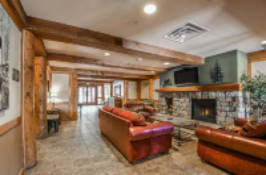 Heated Pool and Hot Tubs Steps from Slopes - Cozy Mountain Retreat