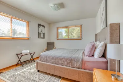 Dog-friendly wine county home with enclosed yard, W/D, cable, covered patio