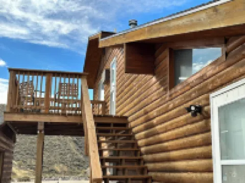 Spacious 5-bedroom, 5-Bathroom lodge! Sleeps 22! Across from famous Cody rodeo!