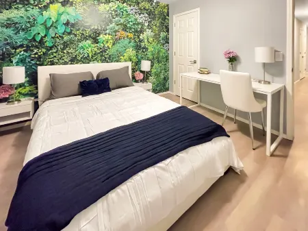 Cozy Gas Fire Pit and Modern Open Space - Charming Retreat