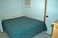 Stunning Lakefront Retreat - Luxury Cottage with Deck