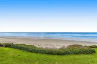 Stylish Escape W/ Shared Pool, Direct Beach Access, Private Balcony & Ocean View Hotels near Port of Newport - Commercial Marina