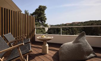 Cama Luxury Suites Kavouri