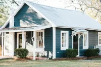 Charming Cottage with Pool and Fire Pit - Cozy Vintage Retreat
