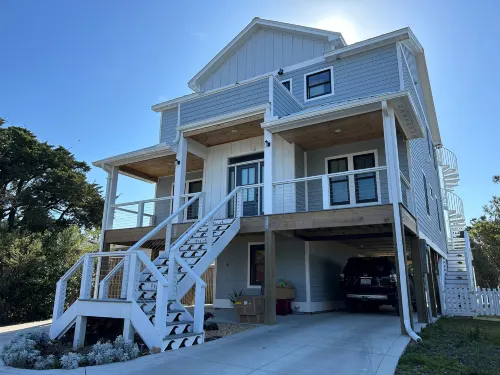 Rooftop Deck and Fenced Yard - Stylish Coastal Haven