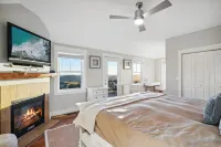 Panoramic Mountain Views and Cozy Hot Tub - Elegant Cabin Escape