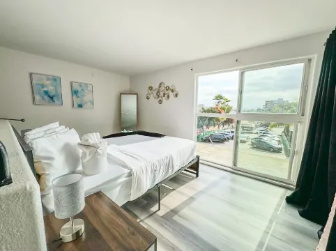 Charming Little Italy Loft! with Parking