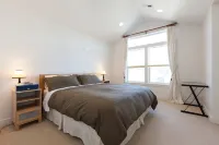 Vaulted Ceilings and BBQ Deck with Scenic Views - Stunning Oasis