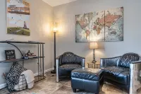 Aviation Enthusiast's Sky Retreat - WiFi Included