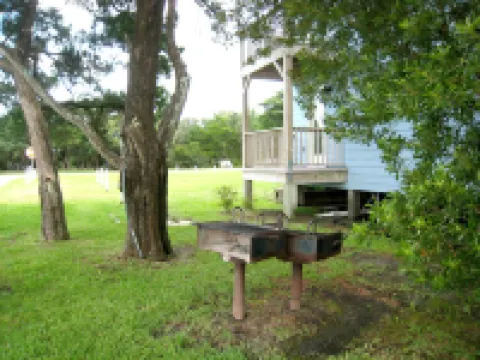 Boyette Pool and Scenic Deck - Charming Coastal Retreat