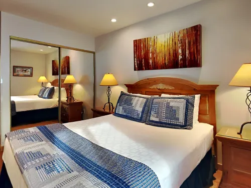 Serene Retreat - Hot Tub, WiFi, Ski-in/out, Shuttle Hotels in Snowmass Village