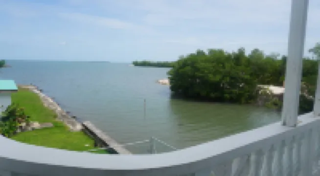 See Belize Waterside Sea View 2-Bedroom Apartment w Balcony, Pool & Deck, 2nd FL