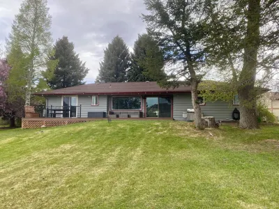 Updated, Pet Friendly Home Steps from the Arkansas River~ Fly Fishing & Rafting