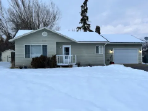 Back Yard Oasis, walk to Flathead Lake/downtown minutes from Blacktail Mountain!