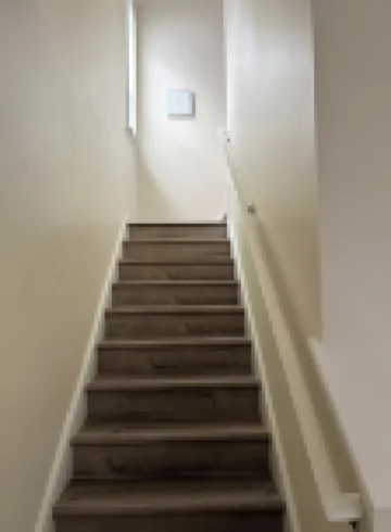 Contemporary, 2-Bedroom Cottage, 2 Blocks to Beach,  Pool Front, Free WIFI