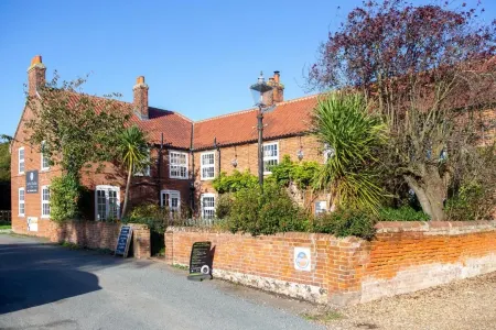 Sutton Staithe Hotel Отели в г. Роллсби