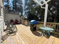 Whimsical Cottage with Gorgeous Views of the Bay, overlooking Russell Marina. Hotels near Maryland Welcome Sign