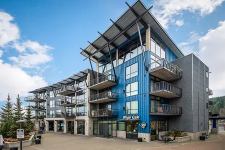 Top Floor Riverfront Bellerive Condo with Fabulous Views