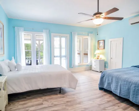 Blue Sky Manor Hotels in Putnam County