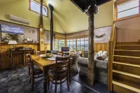 Touchwood Cottages Hotels in Stanley