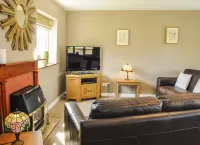 The Poplars Rooms & Cottages