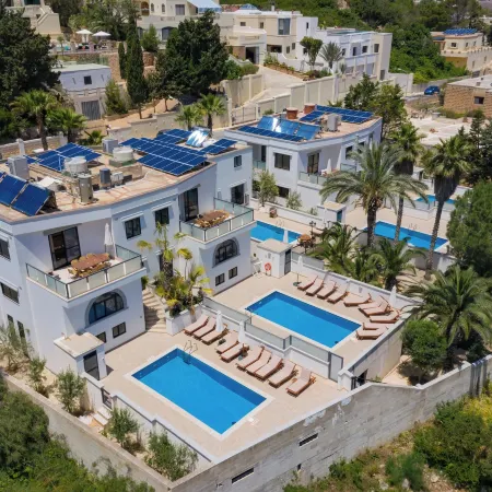 B Holiday Villas Mellieha Отели рядом с достопримечательностью «Пляж Голден-Бэй»