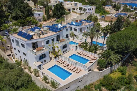 B Holiday Villas Mellieha Отели рядом с достопримечательностью «Mellieha Beach»