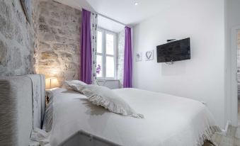 L & L Old Town Apartments